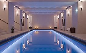 โฮเทล คาเฟ่ รอยัล